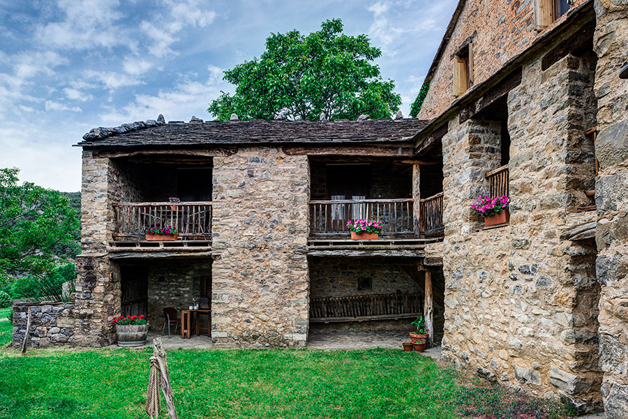 exterior de nuestra casa rural pirineo aragonés