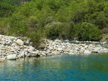 pozas de agua cerca de aínsa rio cinca