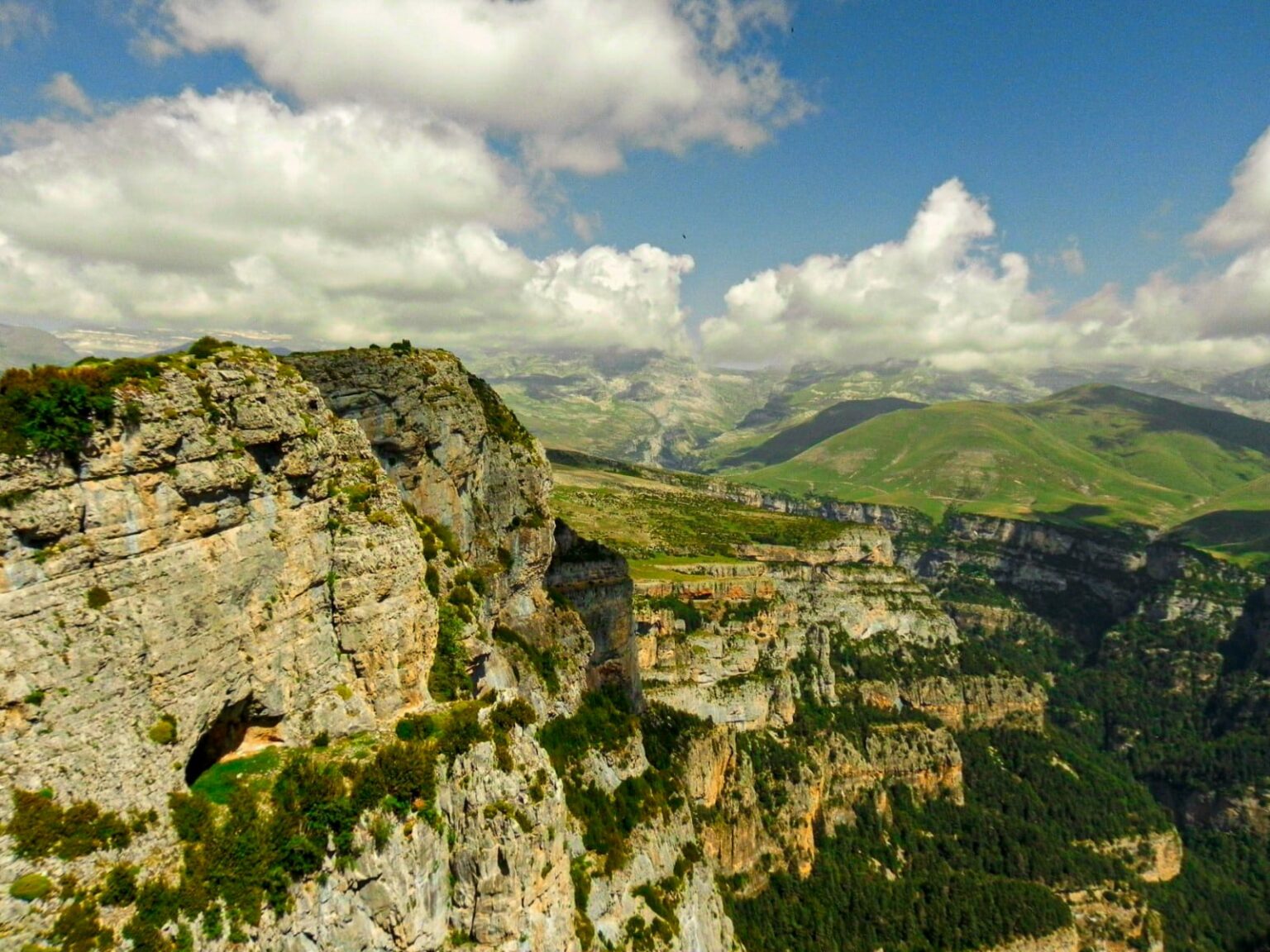 Mondoto, Moliniás