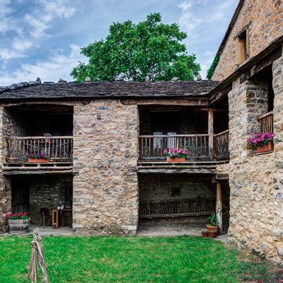 exterior de nuestra casa rural pirineo aragonés